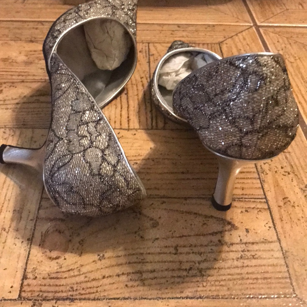 Heels - Picture 2 of 3